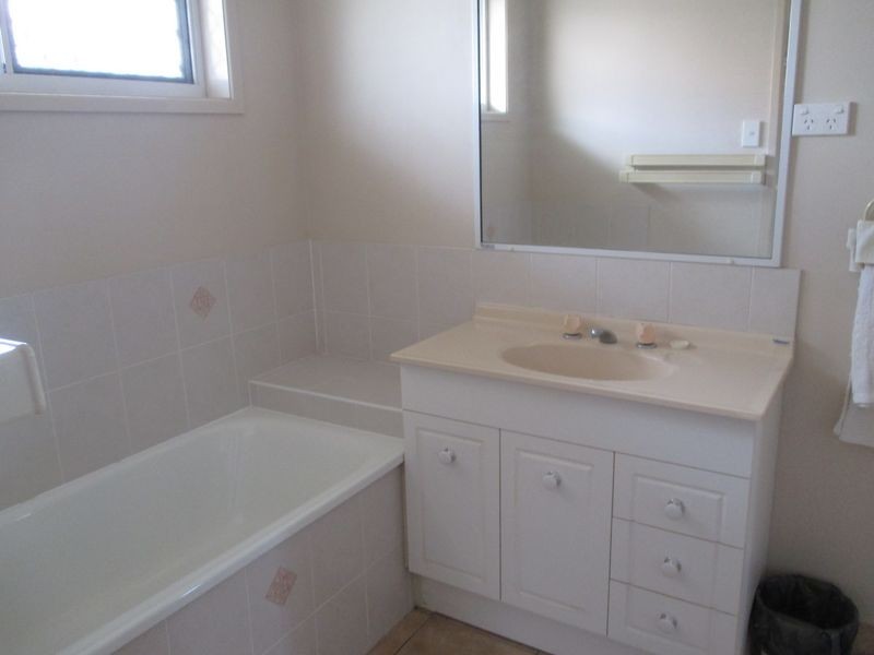 33 Laguna Avenue, Kirwan QLD 4817