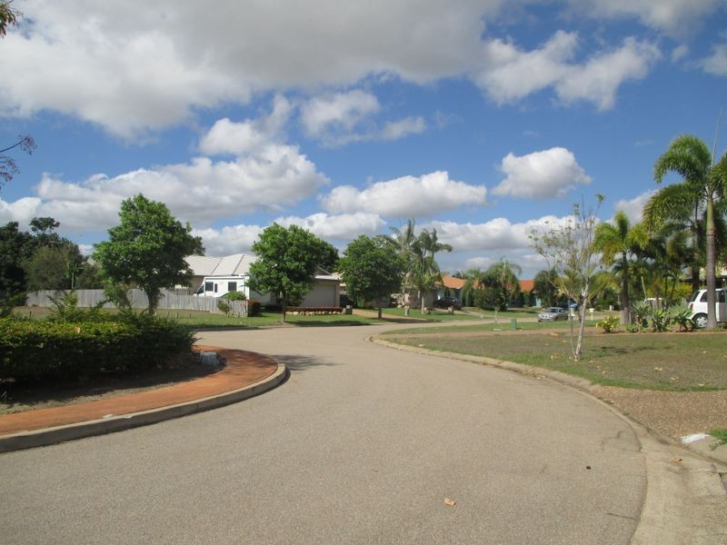 33 Laguna Avenue, Kirwan QLD 4817