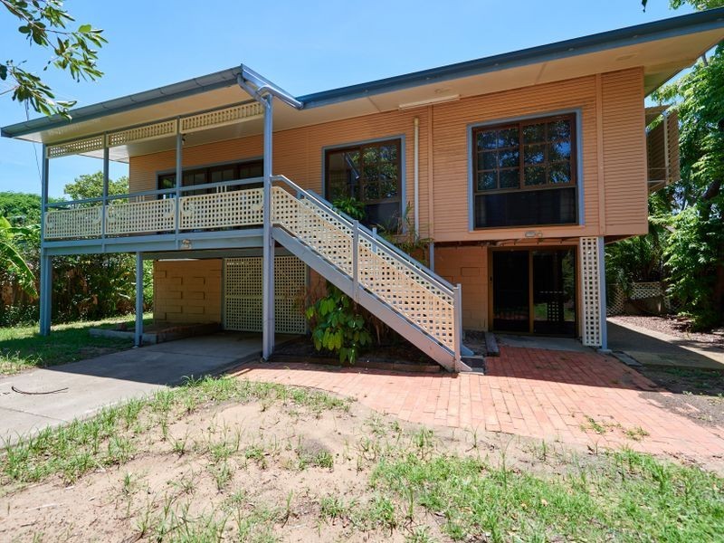 33 Bay Street, Pallarenda QLD 4810