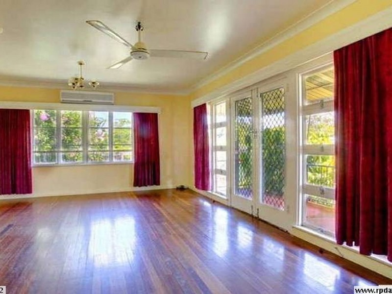 121 Ross River Road, Mundingburra QLD 4812