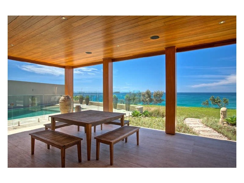 43 Sapphire Crescent, Sapphire Beach NSW 2450