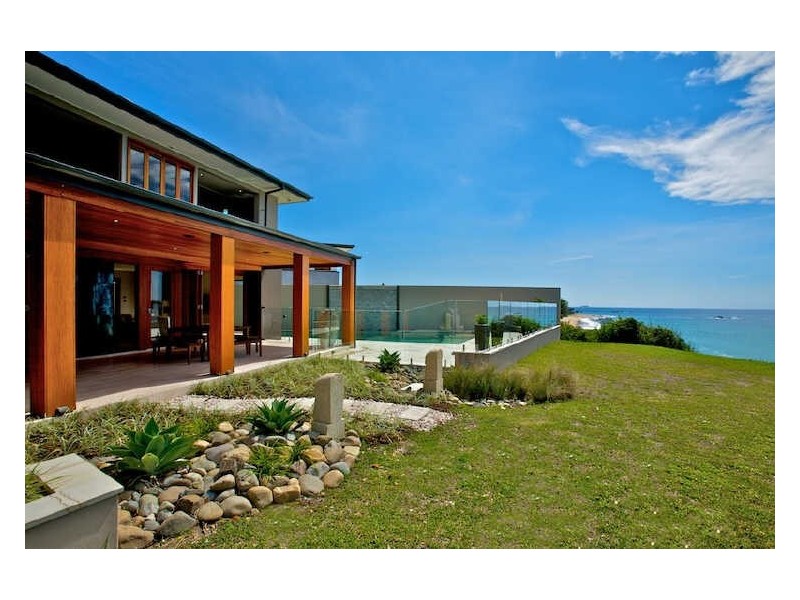 43 Sapphire Crescent, Sapphire Beach NSW 2450