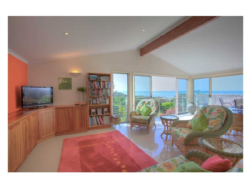 37 Sapphire Crescent, Sapphire Beach NSW 2450