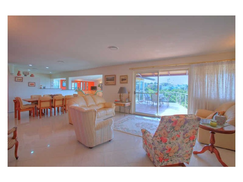 37 Sapphire Crescent, Sapphire Beach NSW 2450