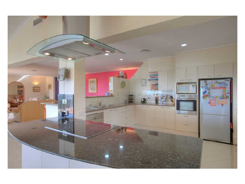 37 Sapphire Crescent, Sapphire Beach NSW 2450