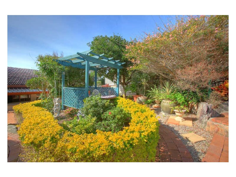37 Sapphire Crescent, Sapphire Beach NSW 2450