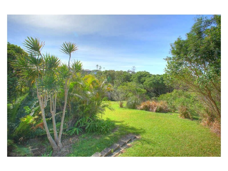 37 Sapphire Crescent, Sapphire Beach NSW 2450
