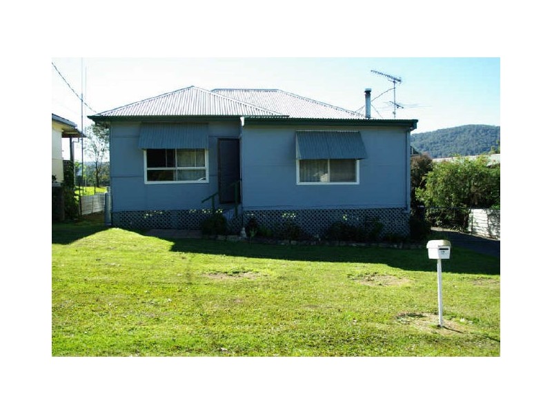 17 Weir Street, Nana Glen NSW 2450