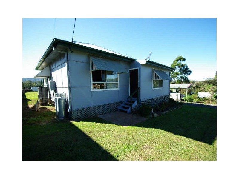 17 Weir Street, Nana Glen NSW 2450