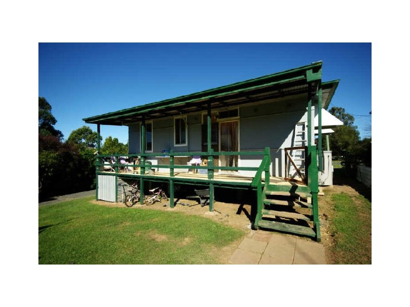 17 Weir Street, Nana Glen NSW 2450