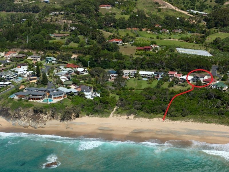 11 Sapphire Crescent, Sapphire Beach NSW 2450