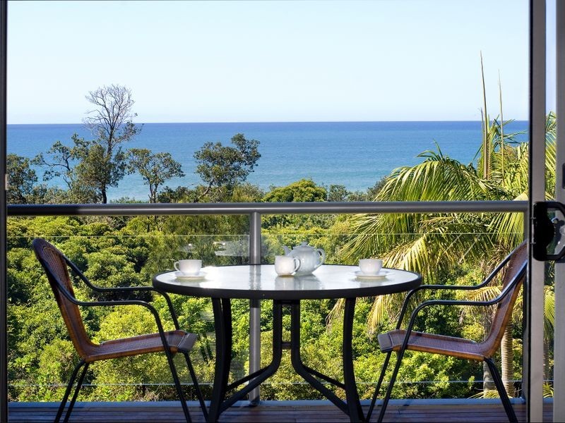 11 Sapphire Crescent, Sapphire Beach NSW 2450