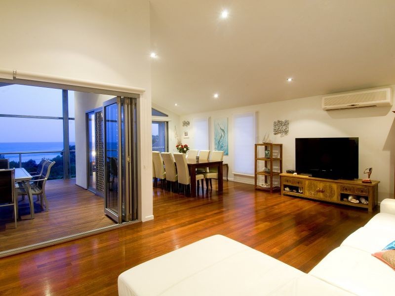 11 Sapphire Crescent, Sapphire Beach NSW 2450