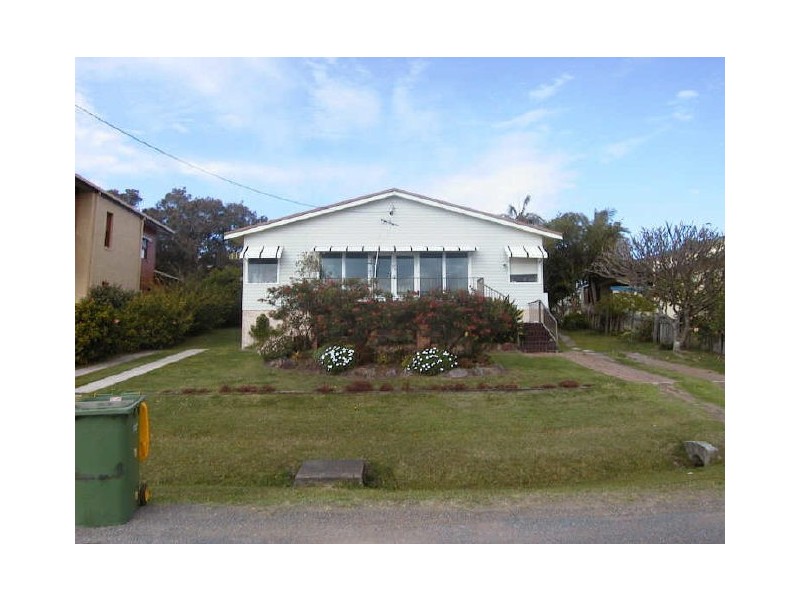 1/30 Pollack Esplanade, Woolgoolga NSW 2456
