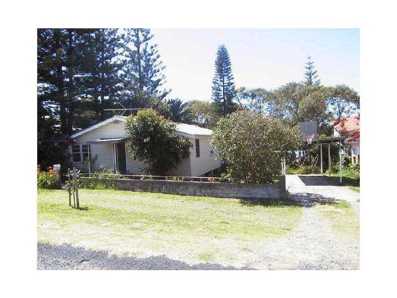 4 Twenty First Ave, Sawtell NSW 2452