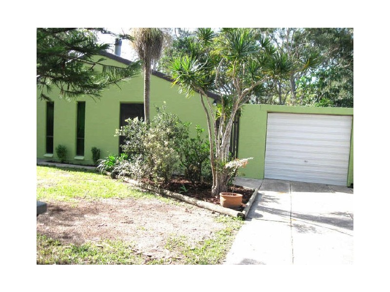 17 Beacon Crescent, Emerald Beach NSW 2456