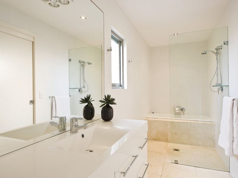 7 Robertson Road, North Curl Curl NSW 2099