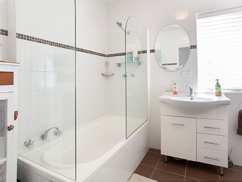 1/2 Holborn Avenue, Dee Why NSW 2099