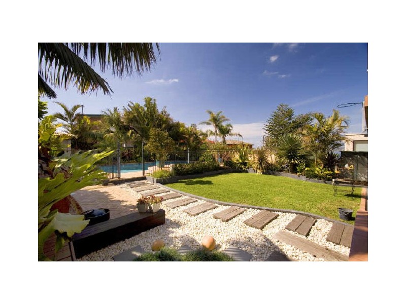 15 Robertson Road, North Curl Curl NSW 2099