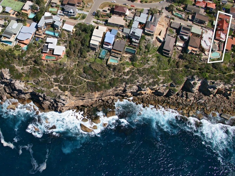 18 Handoub Parade, North Curl Curl NSW 2099
