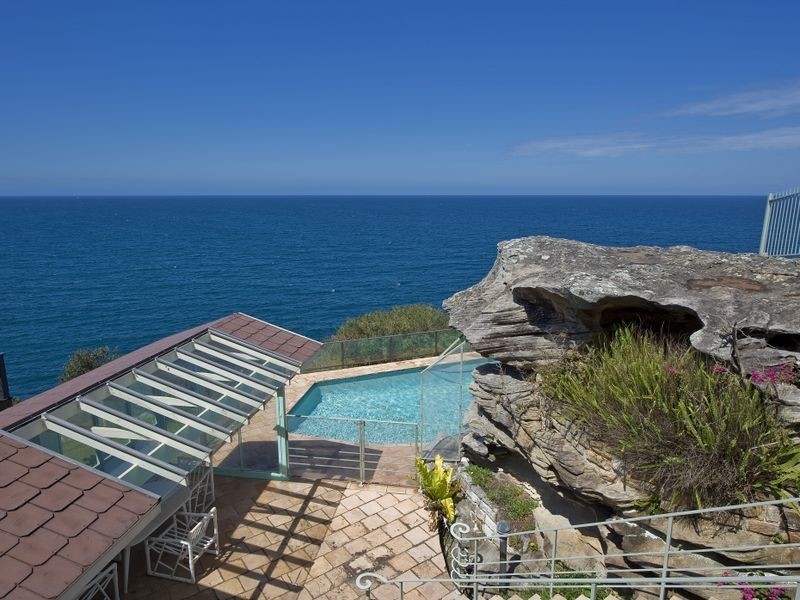 18 Handoub Parade, North Curl Curl NSW 2099