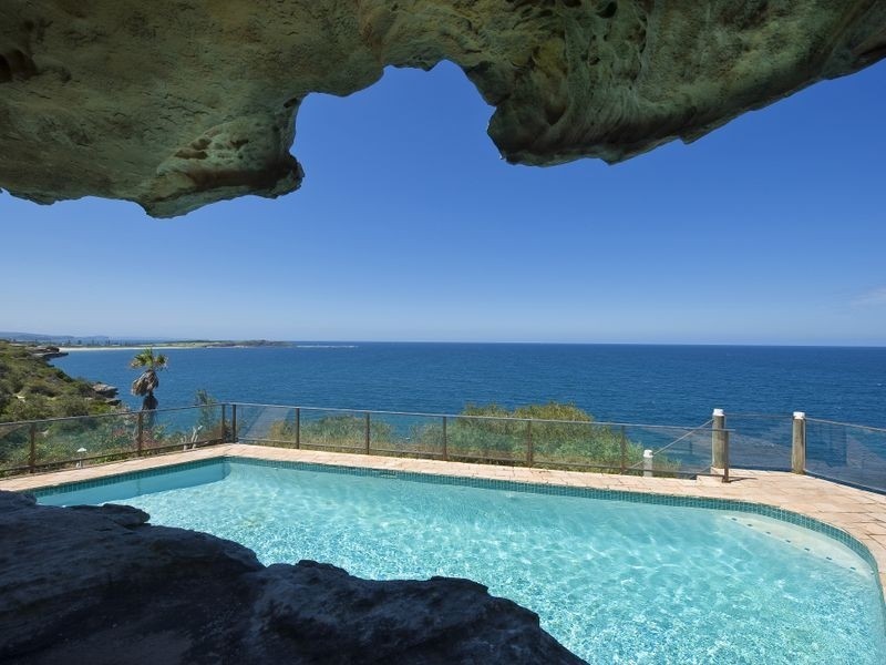 18 Handoub Parade, North Curl Curl NSW 2099