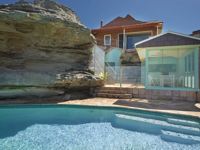 18 Handoub Parade, North Curl Curl NSW 2099