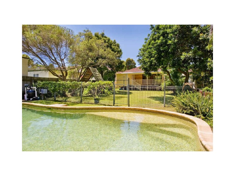 82 Consul Road North, Narraweena NSW 2099