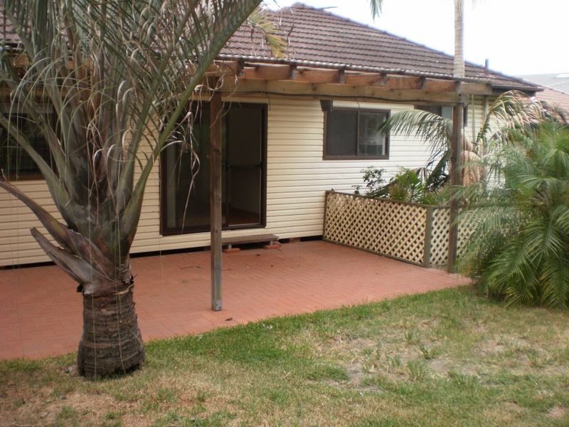 8 Reid Avenue, North Curl Curl NSW 2099