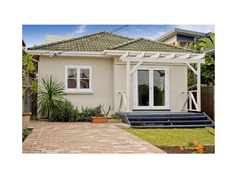 19 Griffin Road, North Curl Curl NSW 2099