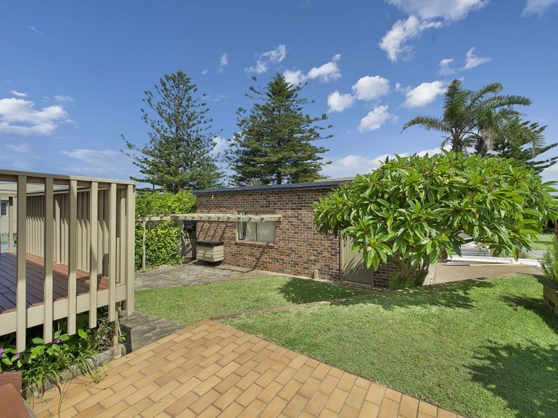 1 Phyllis Street, North Curl Curl NSW 2099