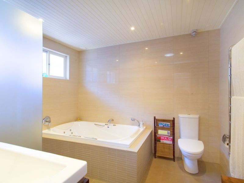 15 Robertson Road, North Curl Curl NSW 2099