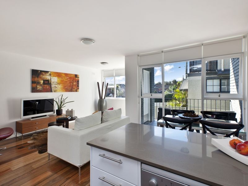 8/83 Carrington Parade, Curl Curl NSW 2096