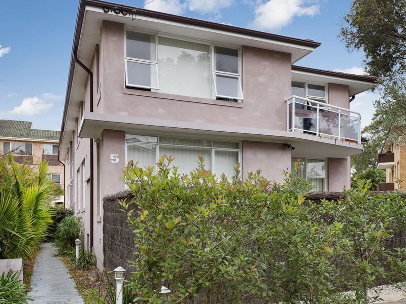 1/5 Grafton Crescent, Dee Why NSW 2099