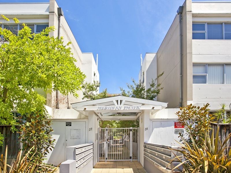 B5/31-37 Pacific Parade, Dee Why NSW 2099