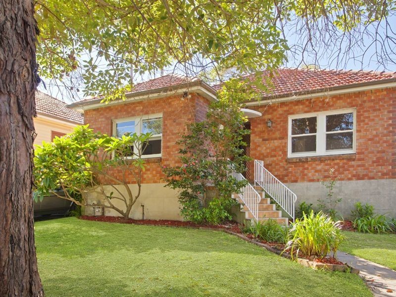 85 Consul Road North, Narraweena NSW 2099