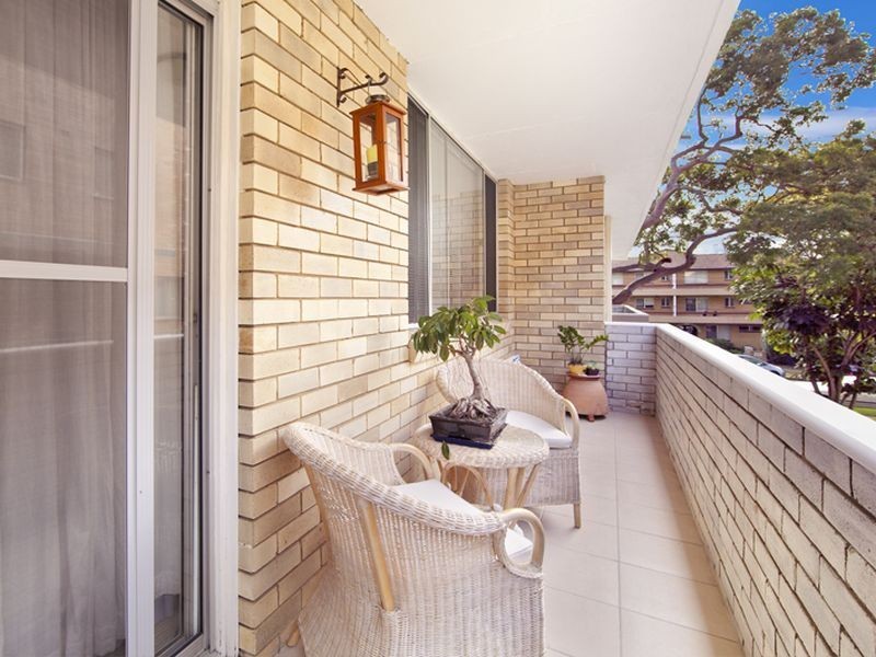 2/4 Holborn Avenue, Dee Why NSW 2099