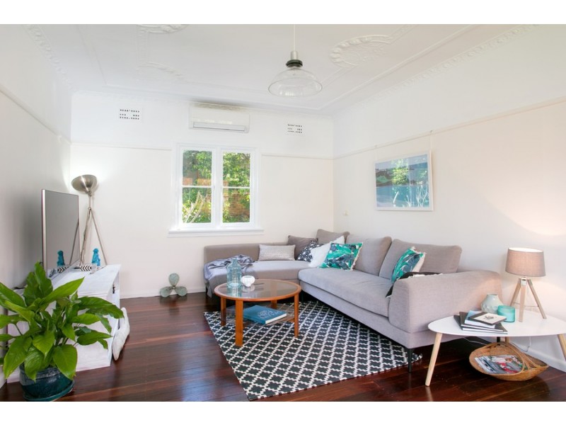 18 Griffin Road, North Curl Curl NSW 2099