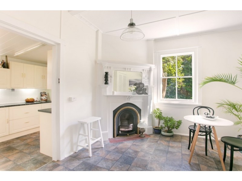 18 Griffin Road, North Curl Curl NSW 2099