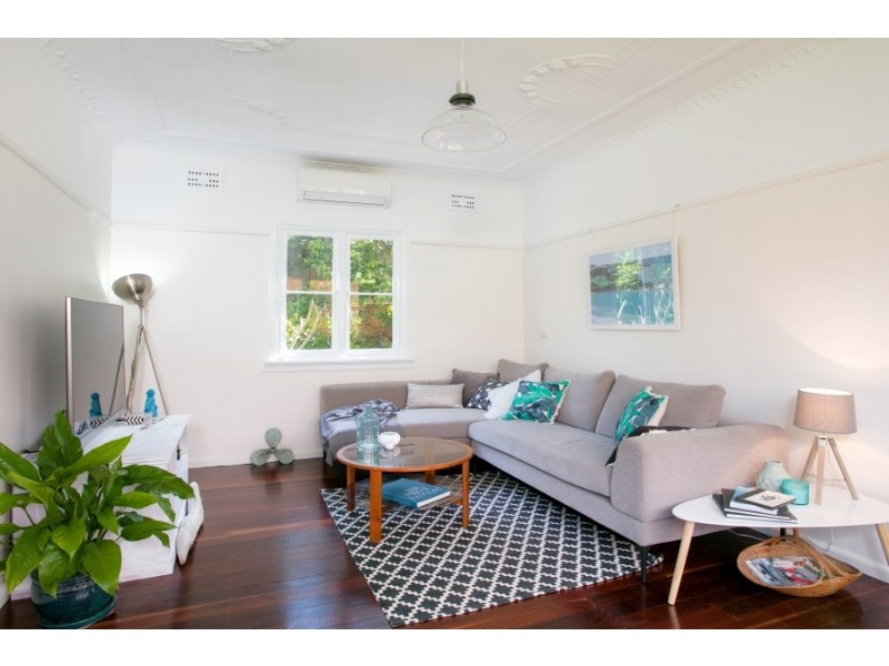 18 Griffin Road, North Curl Curl NSW 2099