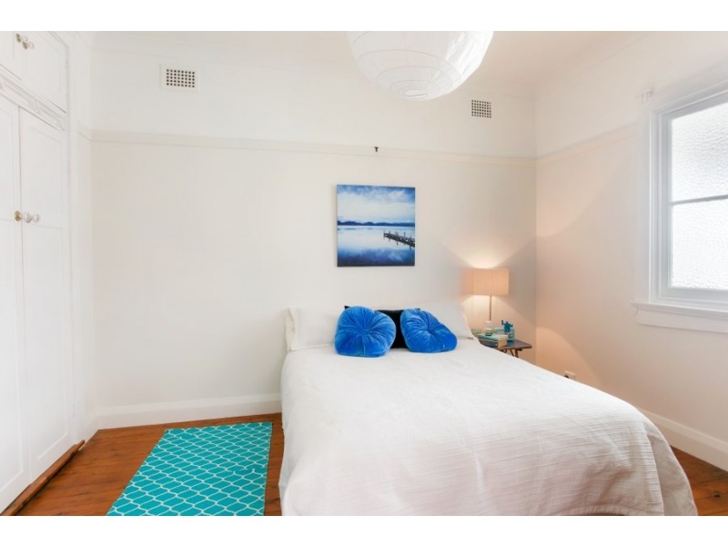 18 Griffin Road, North Curl Curl NSW 2099
