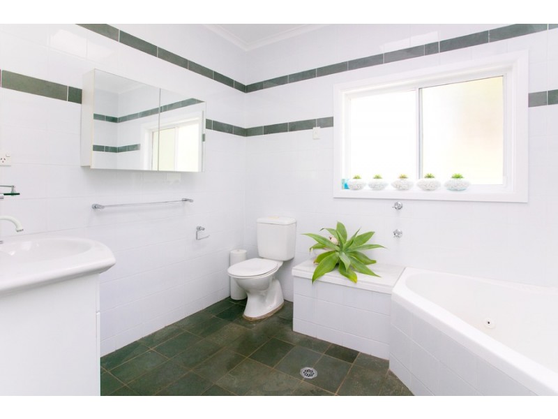 217 Headland Road, North Curl Curl NSW 2099