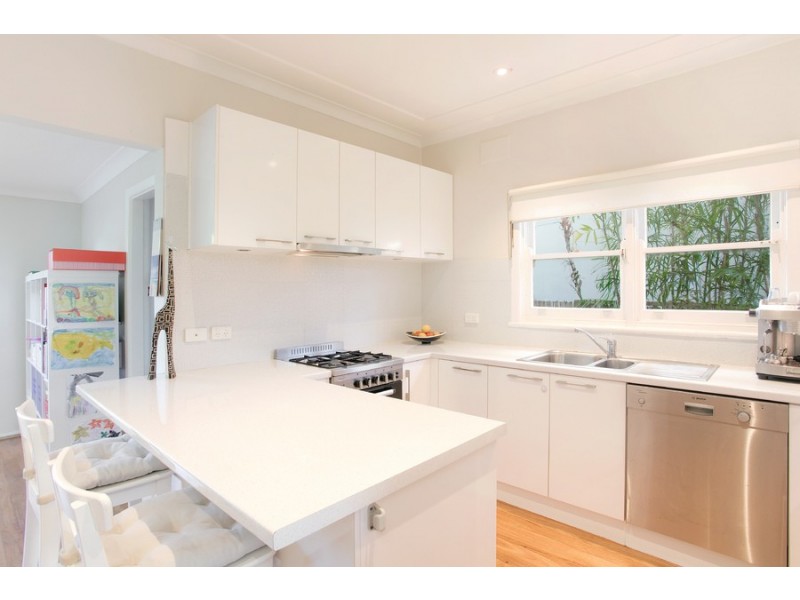 19 Griffin Road, North Curl Curl NSW 2099