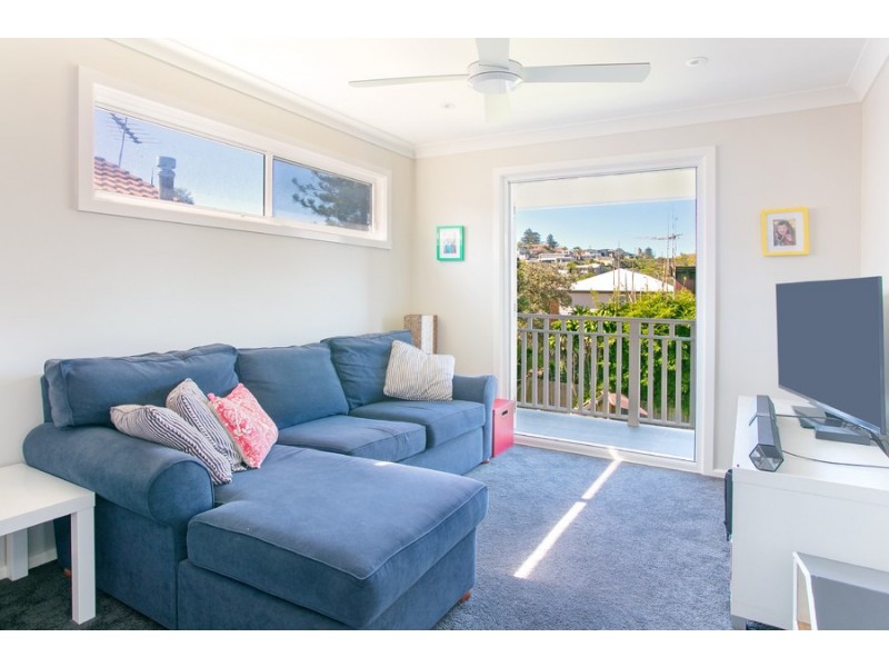 19 Griffin Road, North Curl Curl NSW 2099