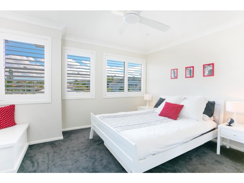 19 Griffin Road, North Curl Curl NSW 2099