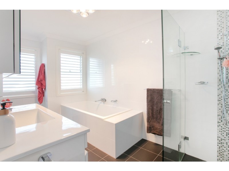 19 Griffin Road, North Curl Curl NSW 2099