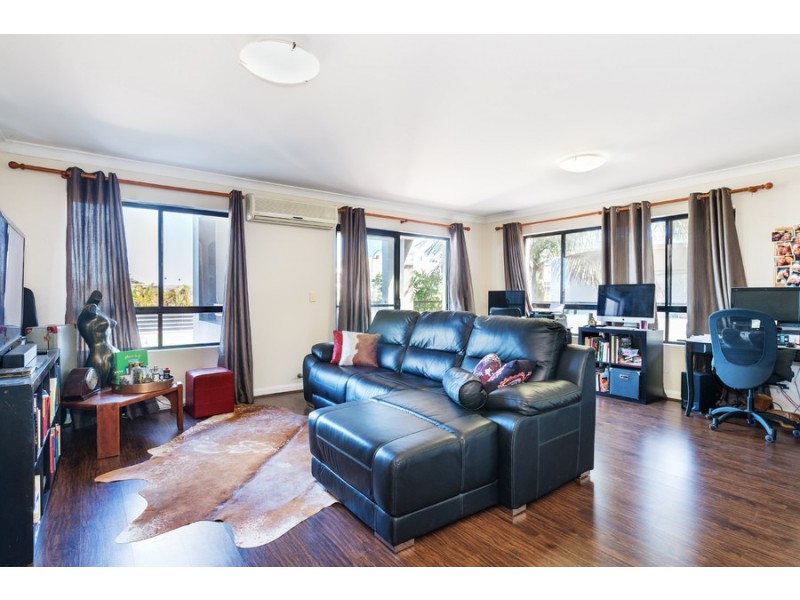 9/3-11 Hawkesbury Avenue, Dee Why NSW 2099