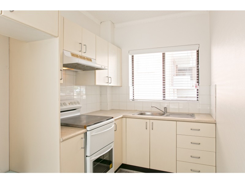 2/10 Wheeler Parade, Dee Why NSW 2099