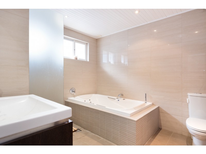 15 Robertson Road, North Curl Curl NSW 2099