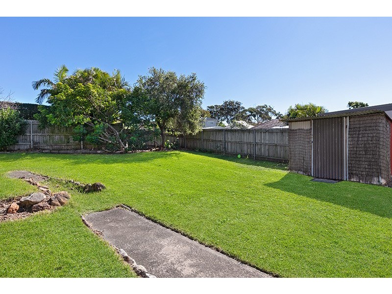 2 Rayner Avenue, Narraweena NSW 2099